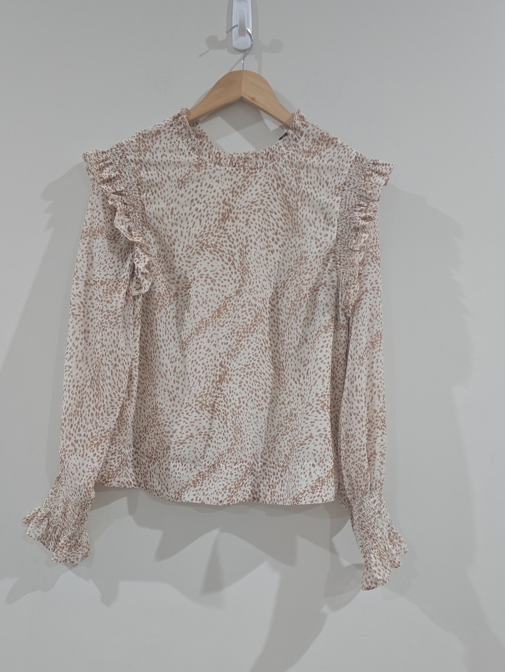 Joe's Women's Large Blouse Ruffled Animal print Ruffle Mobwife Cream Tan Brown